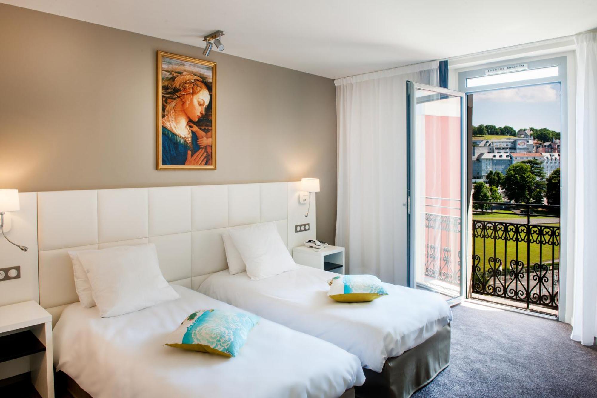 Hotel Chapelle Et Parc Lourdes Bagian luar foto