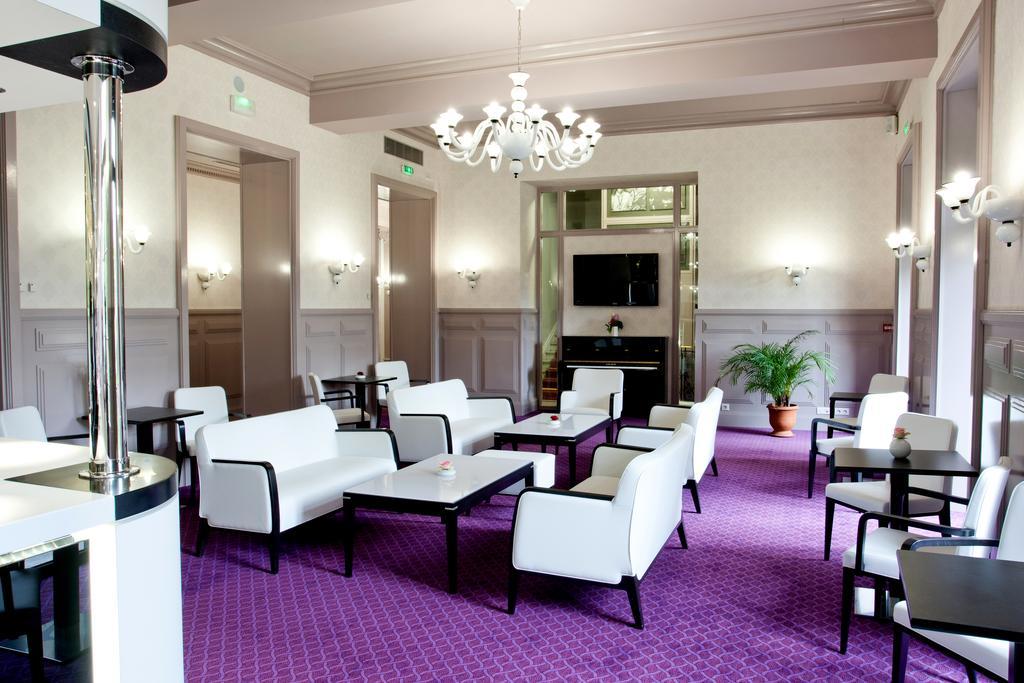 Hotel Chapelle Et Parc Lourdes Bagian luar foto