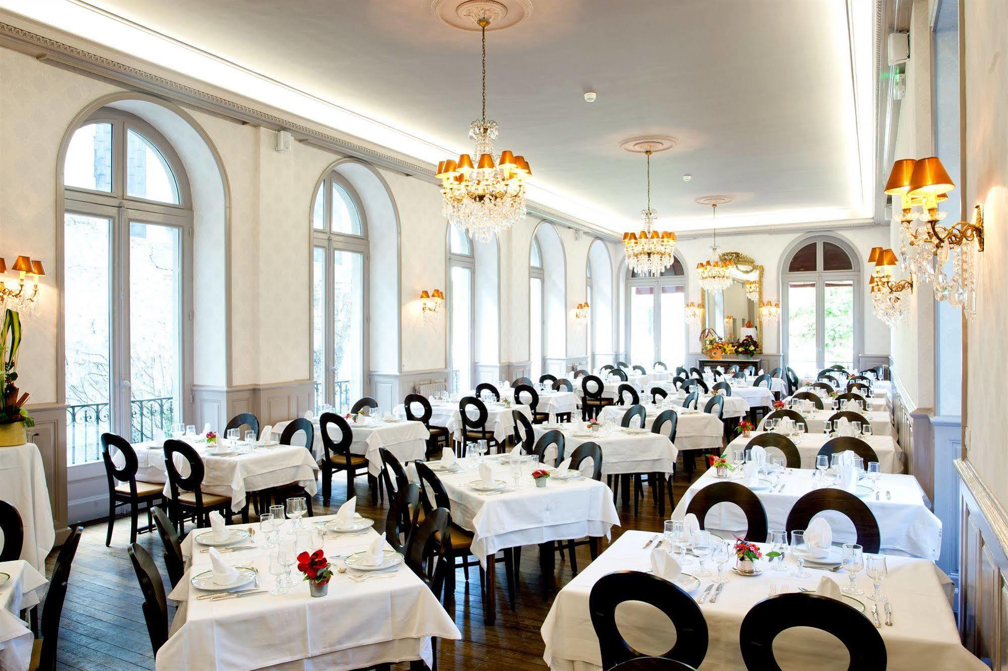 Hotel Chapelle Et Parc Lourdes Restoran foto