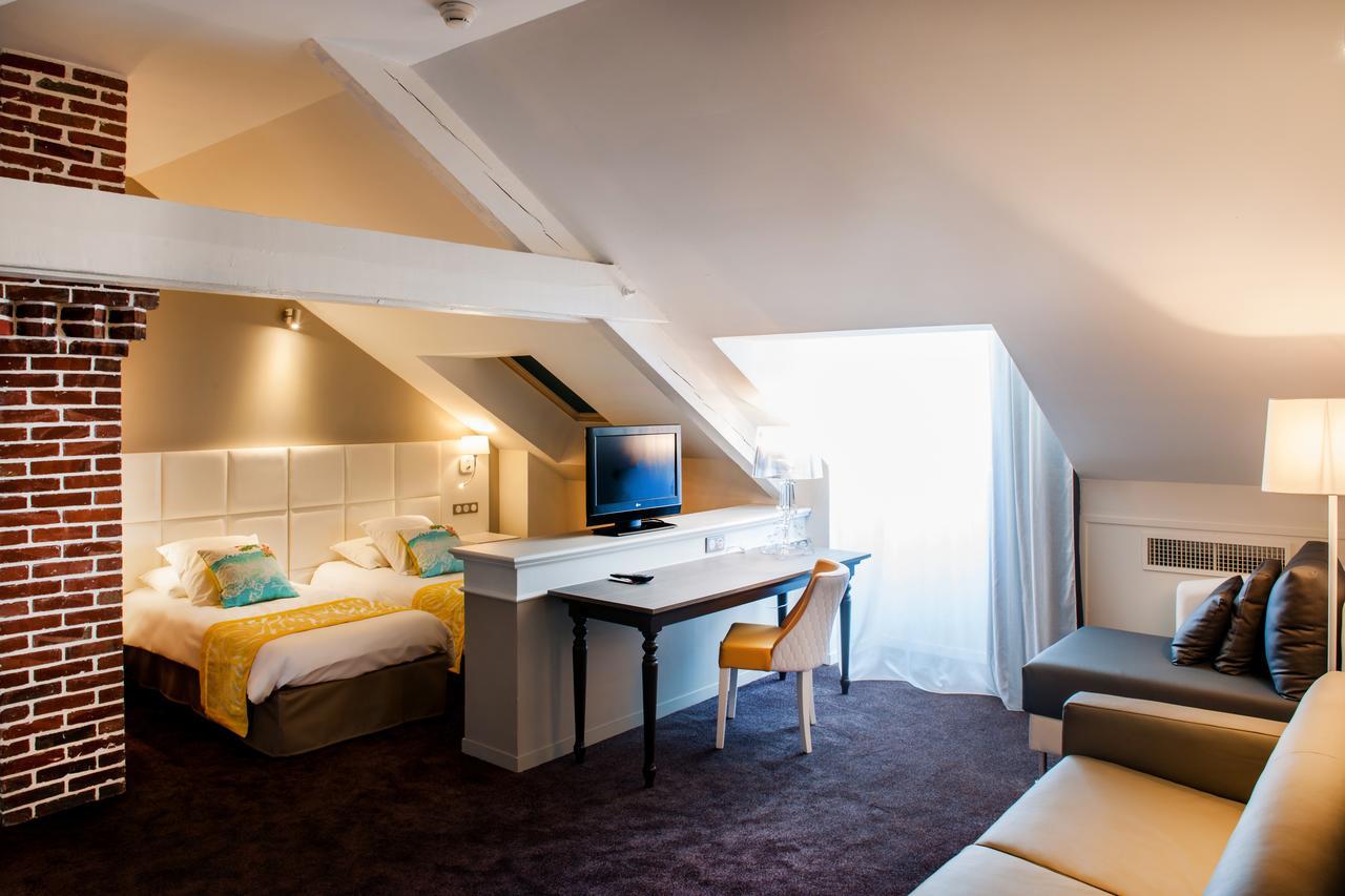 Hotel Chapelle Et Parc Lourdes Bagian luar foto