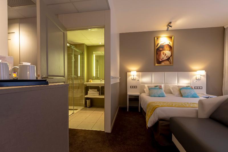 Hotel Chapelle Et Parc Lourdes Bagian luar foto