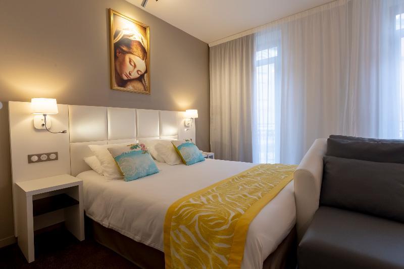 Hotel Chapelle Et Parc Lourdes Bagian luar foto